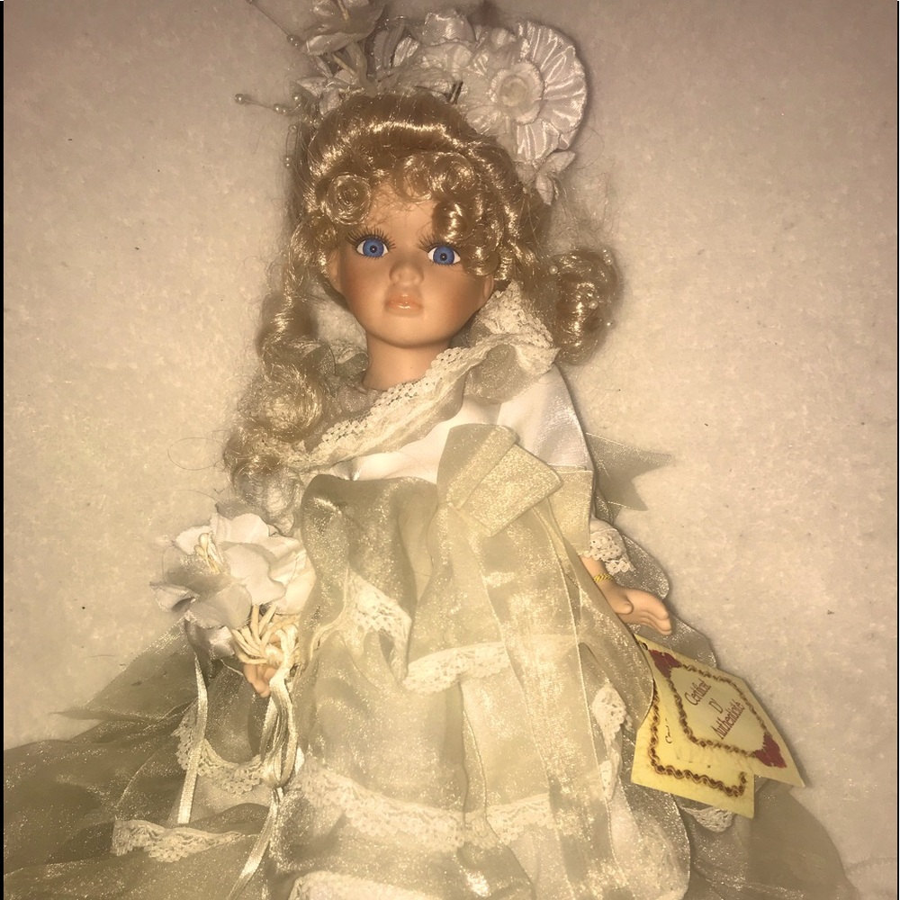 Heritage Mint vintage porcelain bride